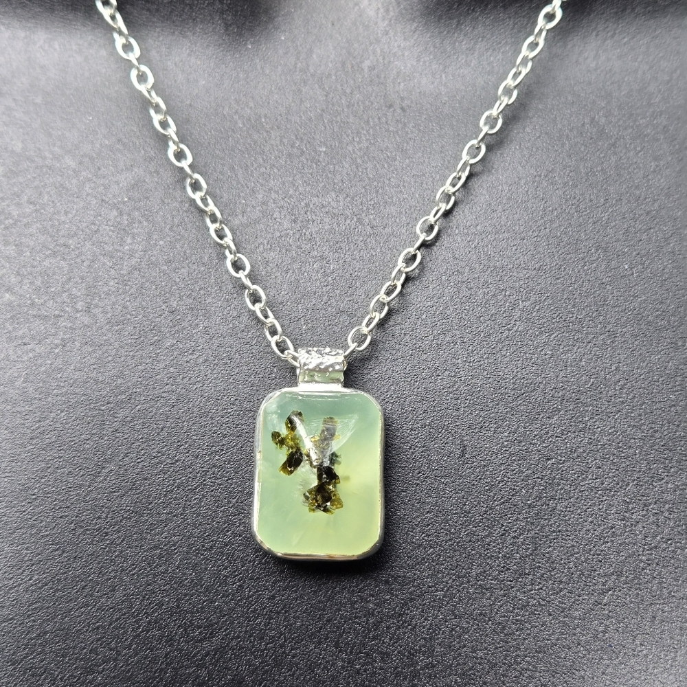 Prehnite huge 23k gemstone sterling necklace 18.5 - Picture 4 of 9
